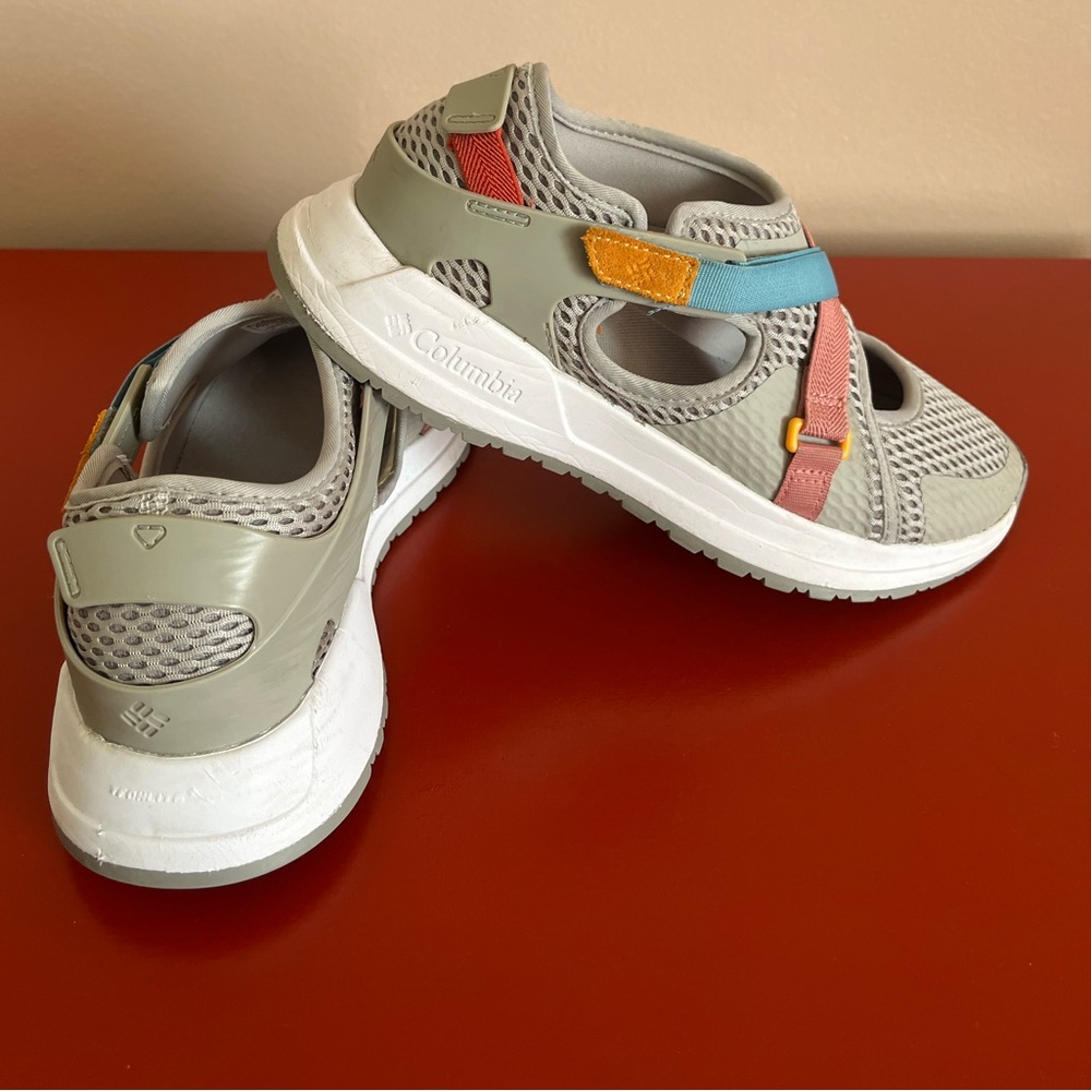 Columbia Techlite waterproof shoes cool Mesh Design/Velcro closure likenew cond🌸